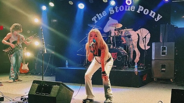 The singer doubled over the mic at centre stage under the club's painted Stone Pony sign, guitarist to her left and the drum kit lit behind her